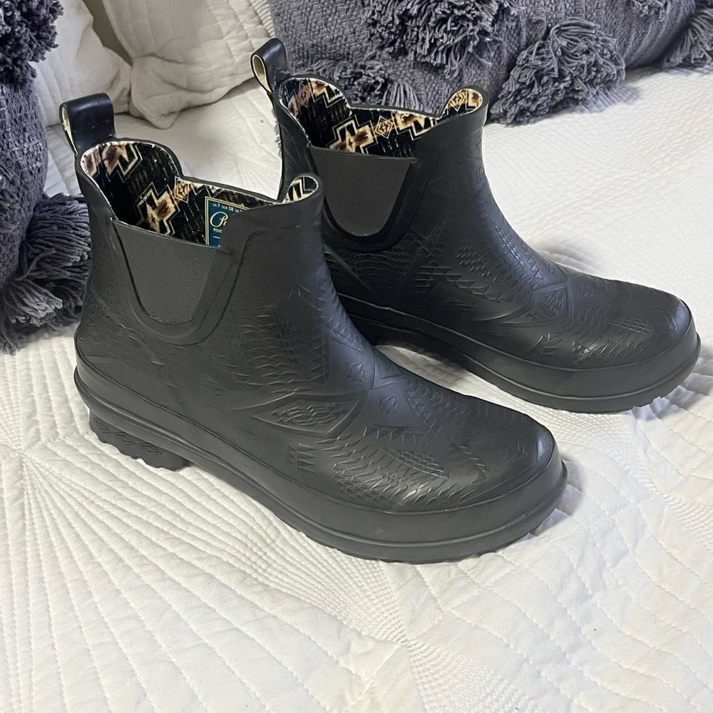 Pendleton Embossed Chelsea Rain Boots (Size 7) - Picture 3 of 16